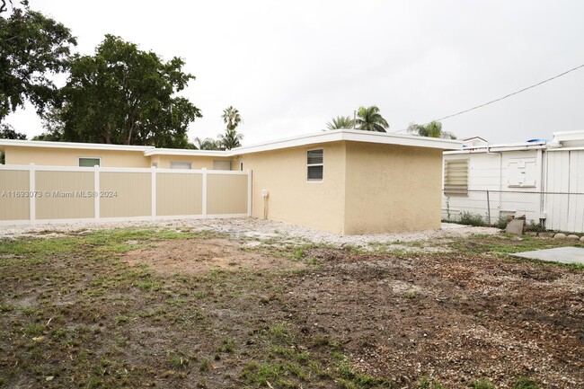 125 E Hart St in Lantana, FL - Foto de edificio - Building Photo