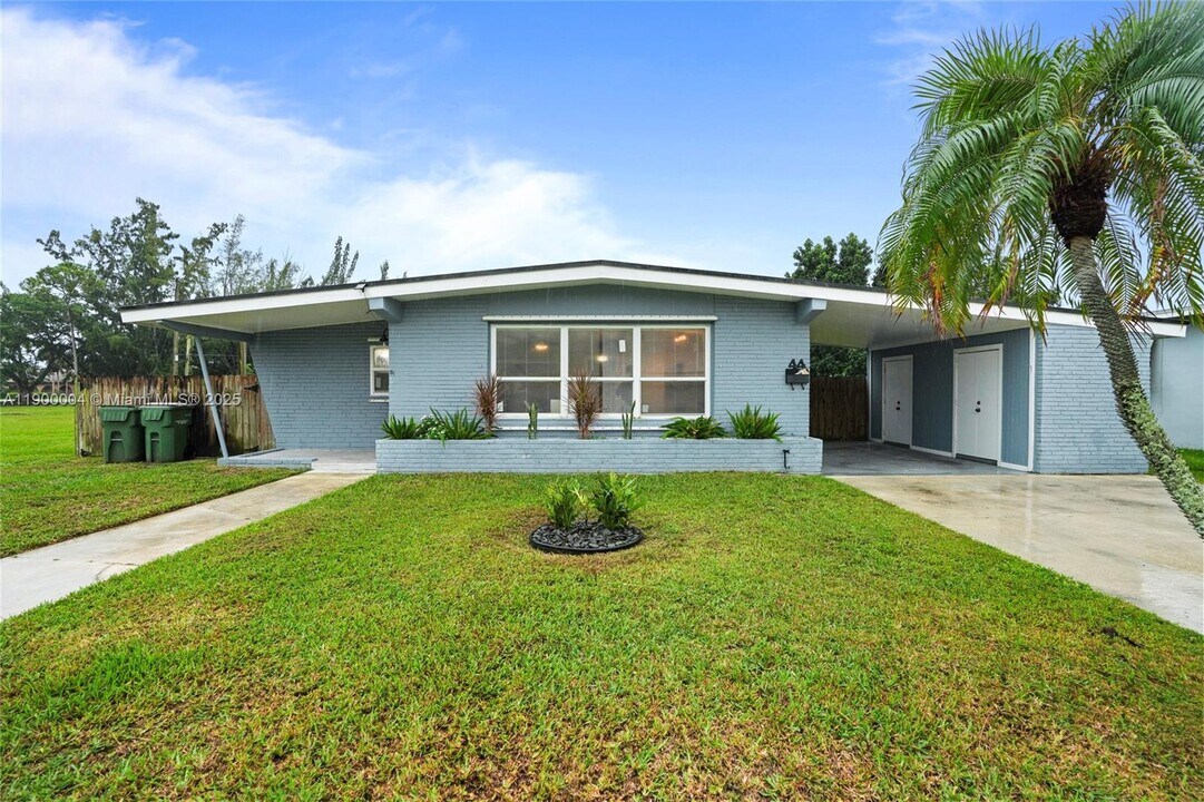44 NW 19th St in Homestead, FL - Building Photo