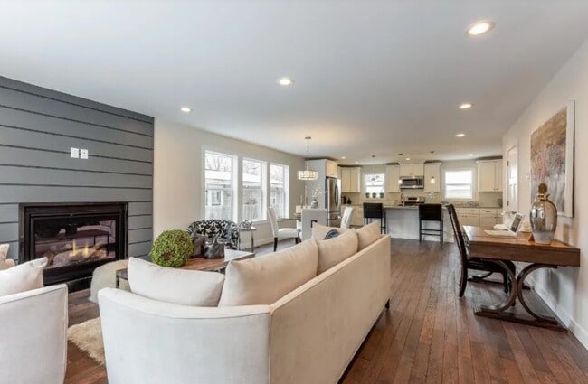 4625 33rd Ave S in Minneapolis, MN - Foto de edificio - Building Photo