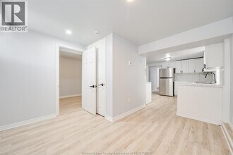 1321 HENRY Frd in Windsor, ON - Building Photo - Building Photo