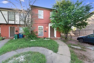 5800 Belmoor Dr in Austin, TX - Building Photo