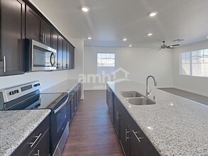 1710 Viaggio Ave in North Las Vegas, NV - Foto de edificio - Building Photo