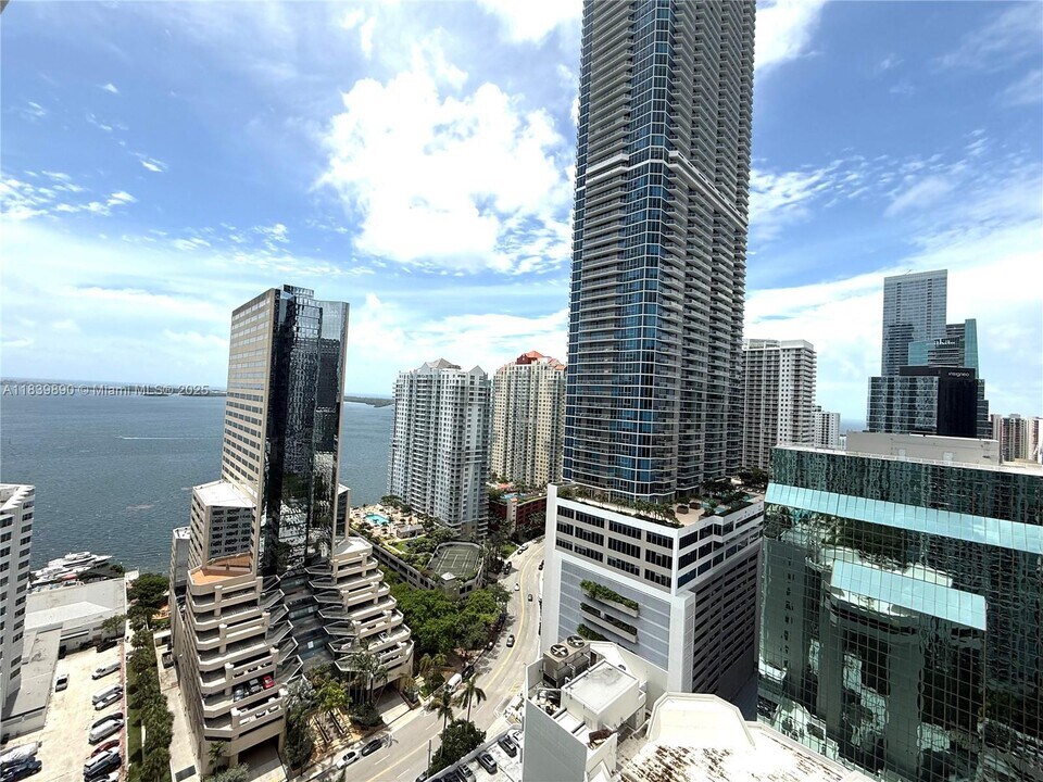 951 Brickell Ave in Miami, FL - Building Photo