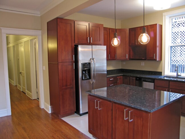 1057 W Balmoral, Unit #1 in Chicago, IL - Building Photo - Building Photo