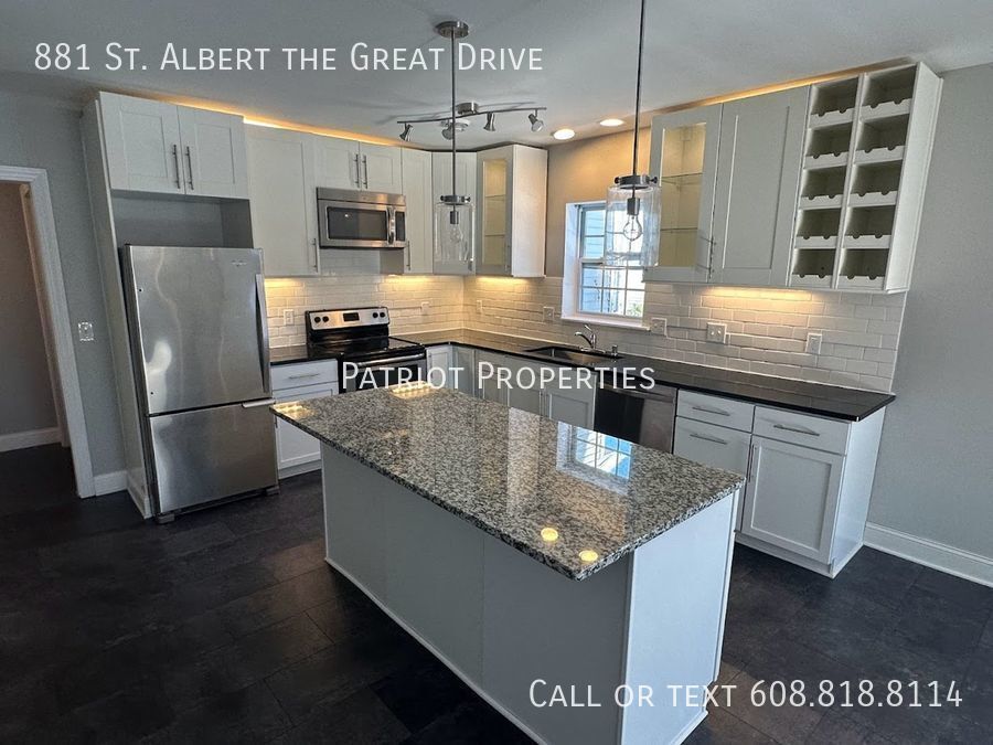 881 St Albert the Great Dr in Sun Prairie, WI - Building Photo
