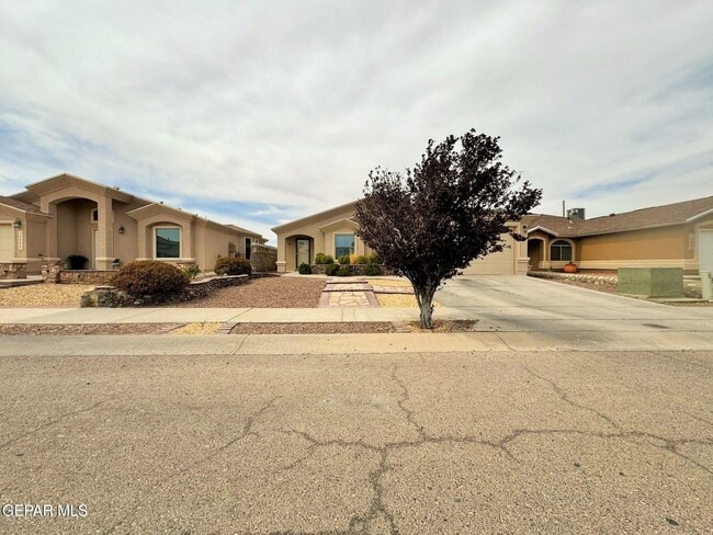 13981 Sandy Rock Dr in El Paso, TX - Building Photo - Building Photo