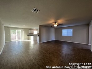 10106 Relic Oaks in San Antonio, TX - Building Photo - Building Photo