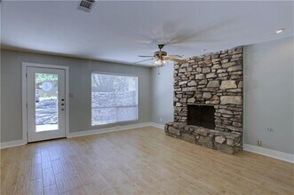 2313 La Casa Dr in Austin, TX - Building Photo - Building Photo