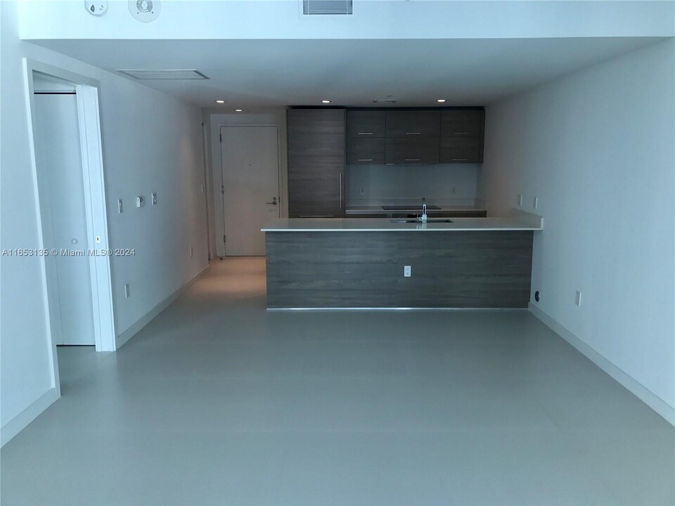 1300 S Miami Ave, Unit 1612 in Miami, FL - Building Photo