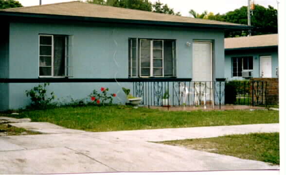 2535 SW 27th St in Miami, FL - Building Photo - Building Photo