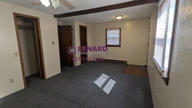 318 W Colgate St in Bolivar, MO - Building Photo - Building Photo