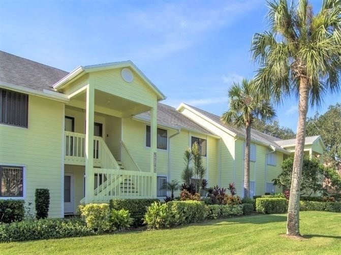 5745 Pelican Pointe Dr, Unit 4 in Sebastian, FL - Building Photo