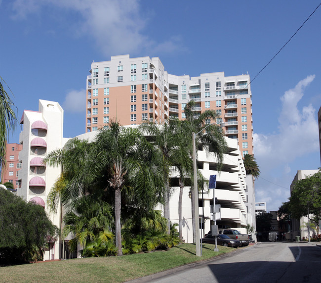 1350 Main St in Sarasota, FL - Building Photo - Building Photo