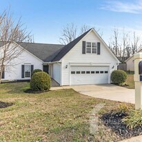 110 Stonington Way in Taylors, SC - Building Photo