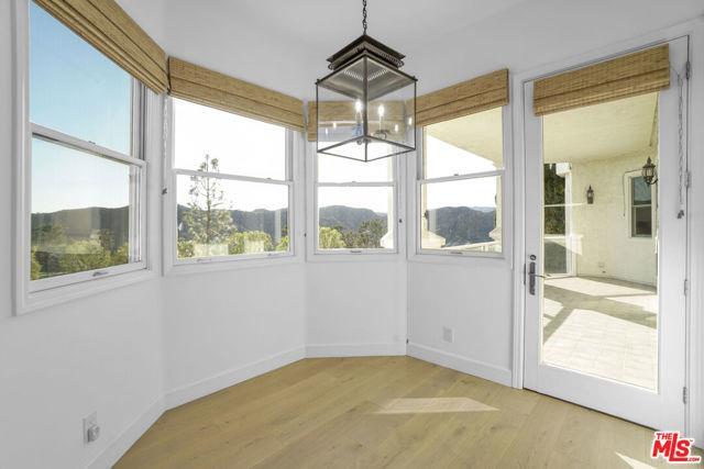 property at 2020 Palisades Dr