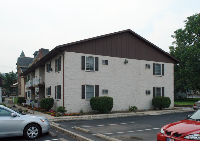 162 Green St in Emmaus, PA - Foto de edificio - Building Photo