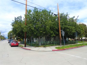 11229 Peach Grove St in North Hollywood, CA - Building Photo - Building Photo