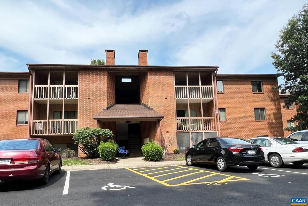 125 Turtle Creek Rd in Charlottesville, VA - Building Photo