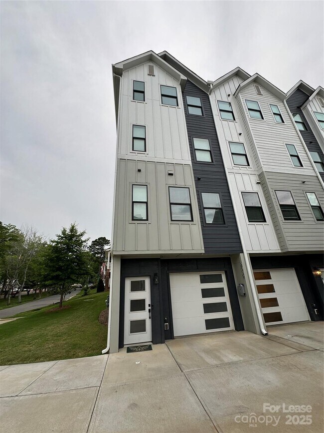 2009 Hamorton Pl in Charlotte, NC - Building Photo - Building Photo