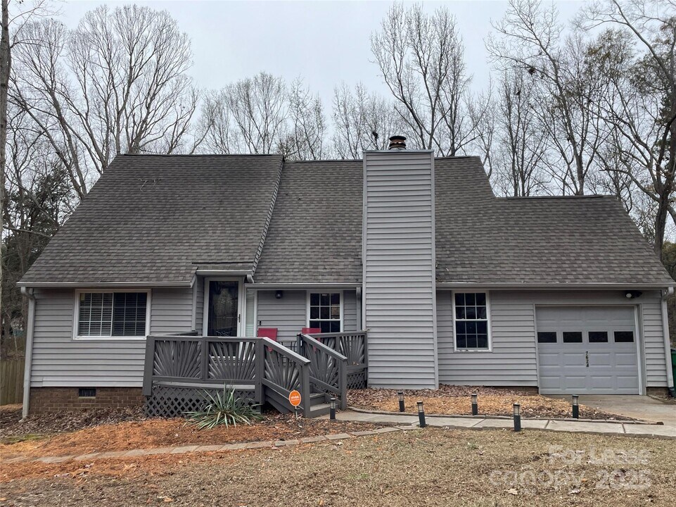 7624 Zermatt Ln in Charlotte, NC - Building Photo