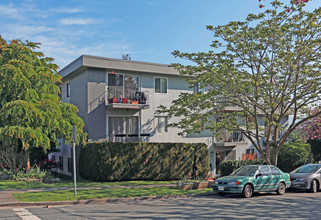 Glen Oaks in Vancouver, BC - Building Photo - Primary Photo