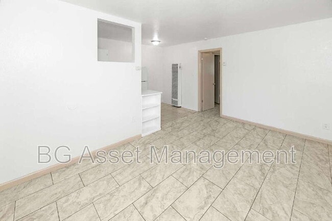 728 Darina Ave in Sacramento, CA - Foto de edificio - Building Photo