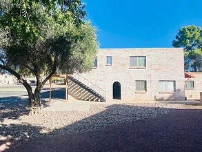 6610 Calle La Paz in Tucson, AZ - Building Photo - Building Photo