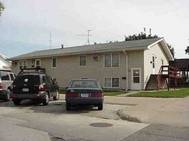 227 Plymouth St, Unit 5 in Le Mars, IA - Building Photo