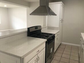 5461 Kingsley St, Unit F in Montclair, CA - Building Photo - Building Photo