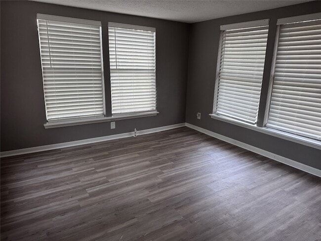 600 St Lawrence River Rd in Montgomery, TX - Foto de edificio - Building Photo