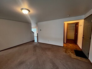 1185 Chinookan Dr in Cascade Locks, OR - Building Photo - Building Photo