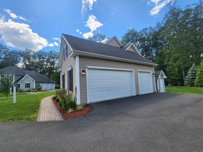 15 Quinn's Ct in Avon, CT - Building Photo - Building Photo