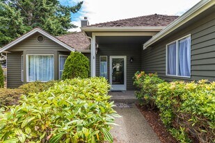 1119 SW Klickitat Terrace in Oak Harbor, WA - Building Photo