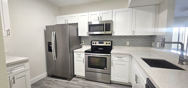 property at 521 Villa Del Sol Cir