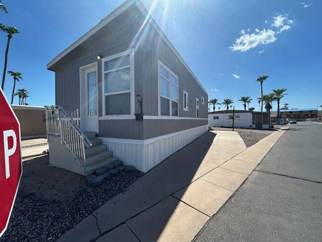 16225 N Cave Creek Rd in Phoenix, AZ - Building Photo - Building Photo