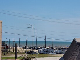 215 Postoffice St in Galveston, TX - Building Photo