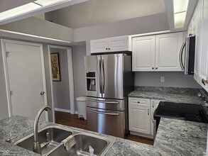 943 Mockernut Ct in Columbus, IN - Building Photo - Building Photo