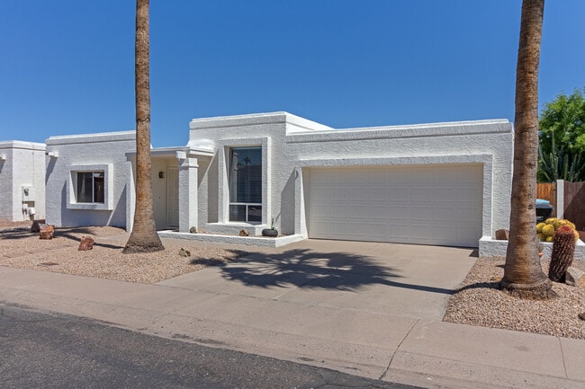 820 E Michelle Dr in Phoenix, AZ - Building Photo - Building Photo