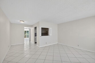 344 Northampton Q in West Palm Beach, FL - Building Photo - Building Photo