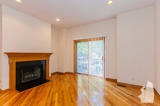 2719 N Wayne Ave, Unit 2S in Chicago, IL - Foto de edificio - Building Photo