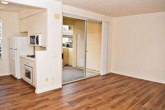 12567 Ruette Alliante in San Diego, CA - Building Photo - Building Photo