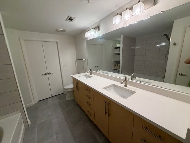 54 Rainey St, Unit 312 in Austin, TX - Building Photo - Building Photo