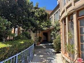 925 S Hobart Blvd in Los Angeles, CA - Building Photo - Building Photo
