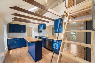 32 Richmond St in Bristol, RI - Building Photo - Building Photo