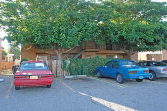 820 NE Chelwood Park in Albuquerque, NM - Building Photo - Building Photo