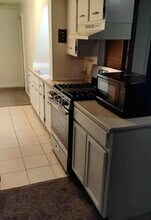 6104 Peggyanne Ct, Unit 2 in Camp Springs, MD - Foto de edificio - Building Photo