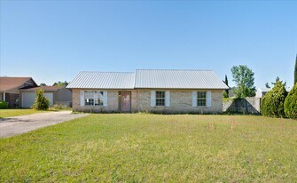 756 Melissa Dr in Hinesville, GA - Building Photo