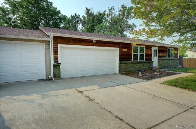 15726 E Brown Ave in Aurora, CO - Foto de edificio - Building Photo