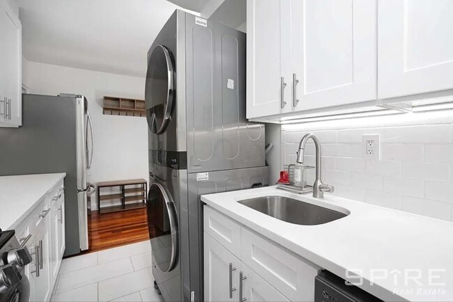 property at 3038 Kingsbridge Terrace