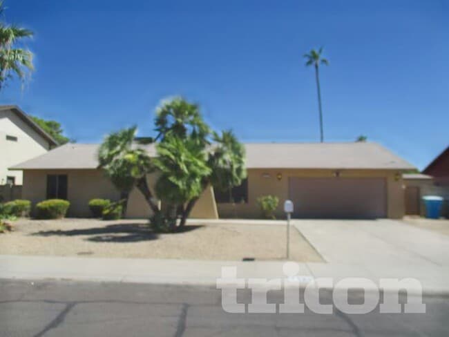 property at 4323 W Poinsettia Dr